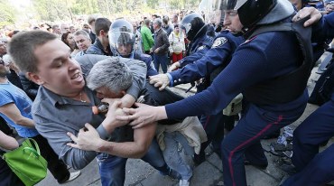 Жители Одессы заблокировали здание областного УВД